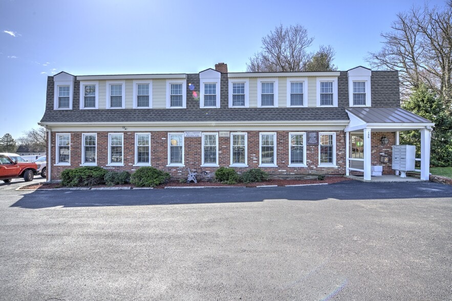 136 W Lancaster Ave, Paoli, PA à louer - Photo du bâtiment - Image 2 de 42