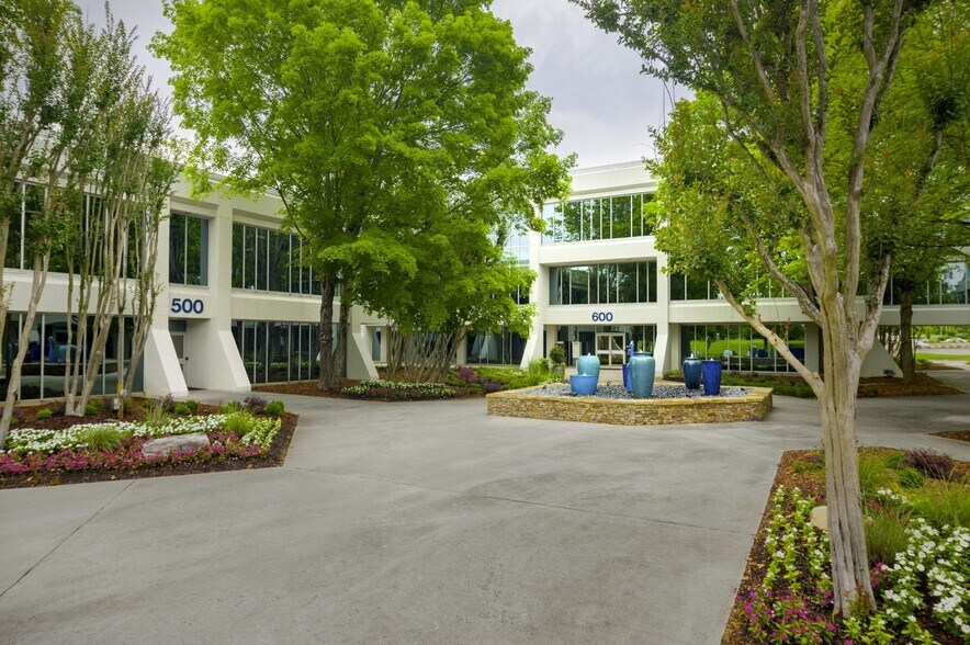 500 S Boulevard SW, Huntsville, AL à louer - Photo du bâtiment - Image 3 de 4