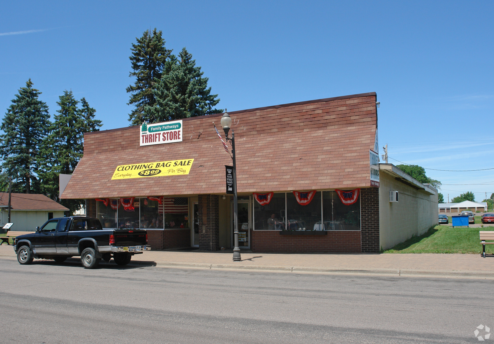 16 Main St W, Isanti, MN à vendre Photo principale- Image 1 de 1