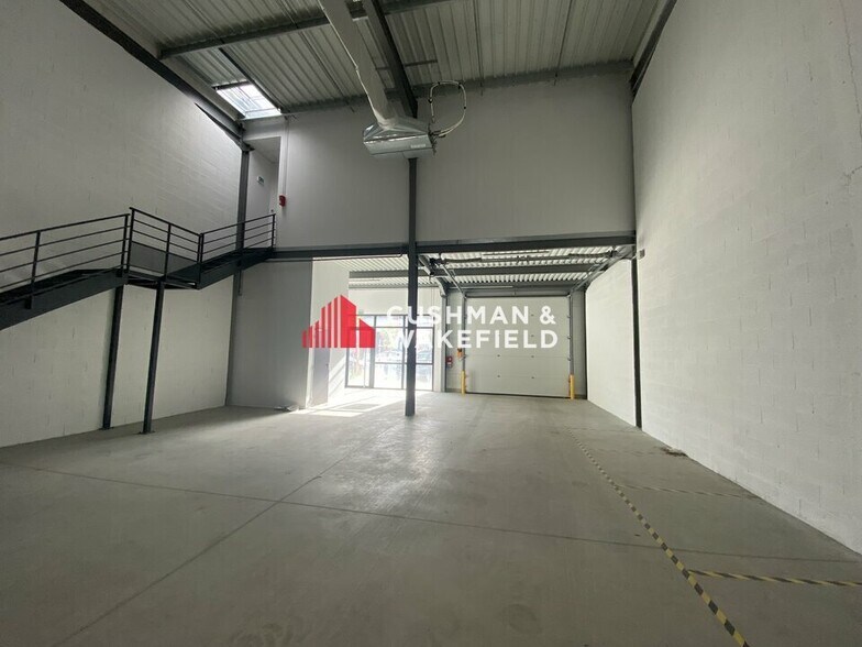 6 Rue Des Frères Boude, Toulouse for lease - Interior Photo - Image 3 of 5