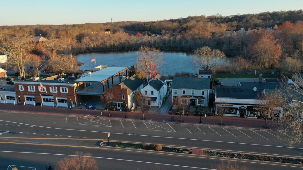 685 Boston Post Rd, Madison, CT à vendre - Photo principale - Image 1 de 9