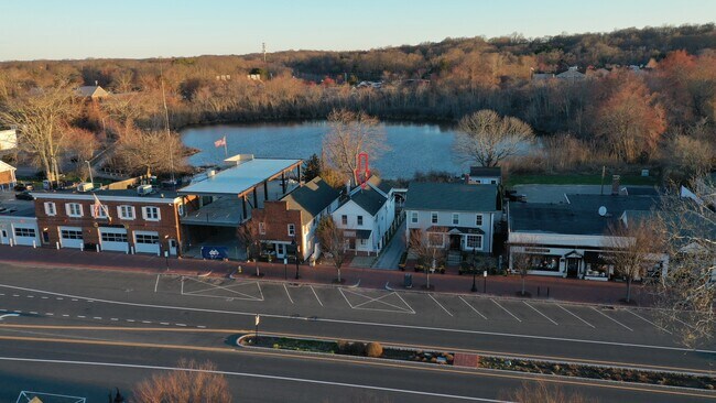 Plus de détails pour 685 Boston Post Rd, Madison, CT - Commerce de détail à vendre