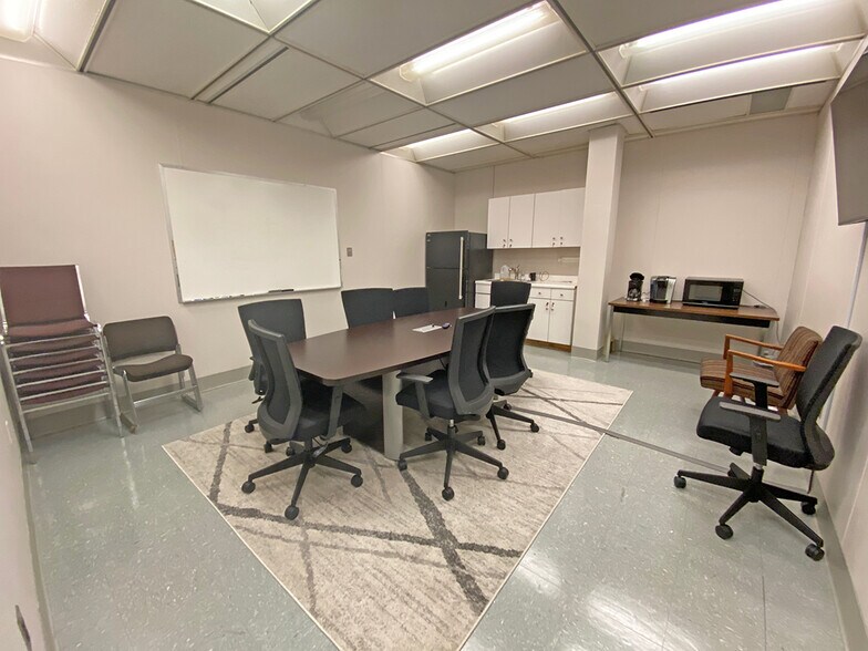 800 N 3rd St, Harrisburg, PA for lease - Interior Photo - Image 2 of 9