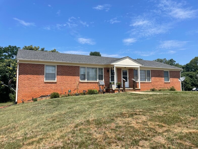 193 Cedar Cove Ln, Spout Spring, VA for sale - Building Photo - Image 2 of 6