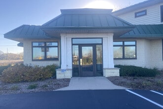 N86W14041 Beacon St, Menomonee Falls, WI for lease Building Photo- Image 1 of 8