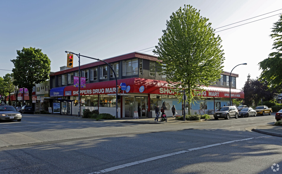 6305-6325 Fraser St, Vancouver, BC for lease - Primary Photo - Image 1 of 10