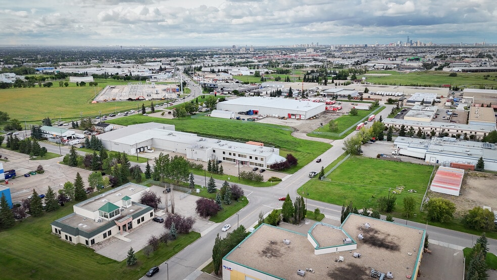 9608 25th Ave NW, Edmonton, AB for sale - Building Photo - Image 2 of 10