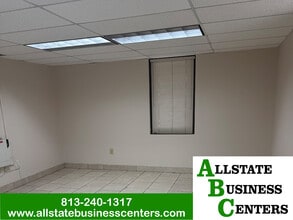 104 E Fowler Ave, Tampa, FL à vendre Photo du bâtiment- Image 2 de 5