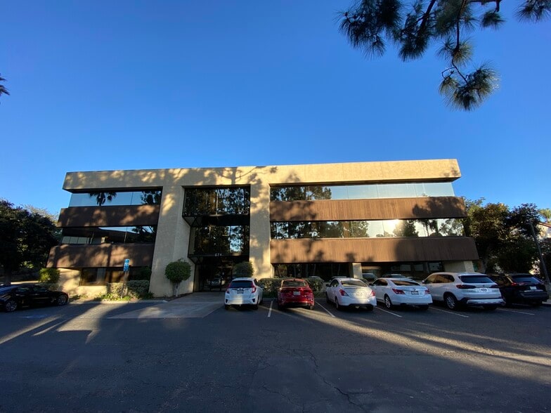674 County Square Dr, Ventura, CA for sale - Building Photo - Image 2 of 10