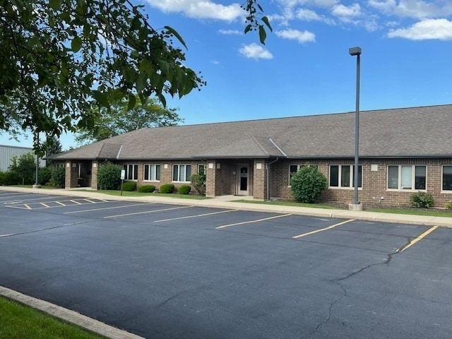 755 McArdle Dr, Crystal Lake, IL for lease Building Photo- Image 1 of 3