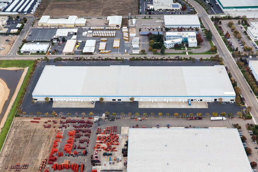 1300 E Vine St, Lodi, CA à louer - Aérien - Image 2 de 2