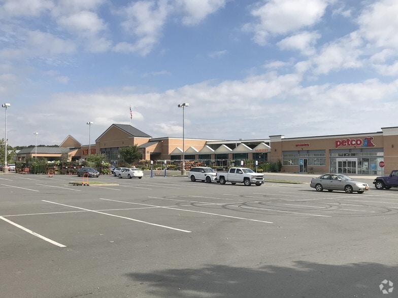 2720-2955 Veterans Rd W, Staten Island, NY à louer - Photo du bâtiment - Image 1 de 5