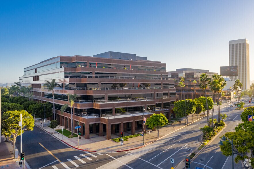 5750 Wilshire Blvd, Los Angeles, CA à louer - Photo du bâtiment - Image 2 de 6
