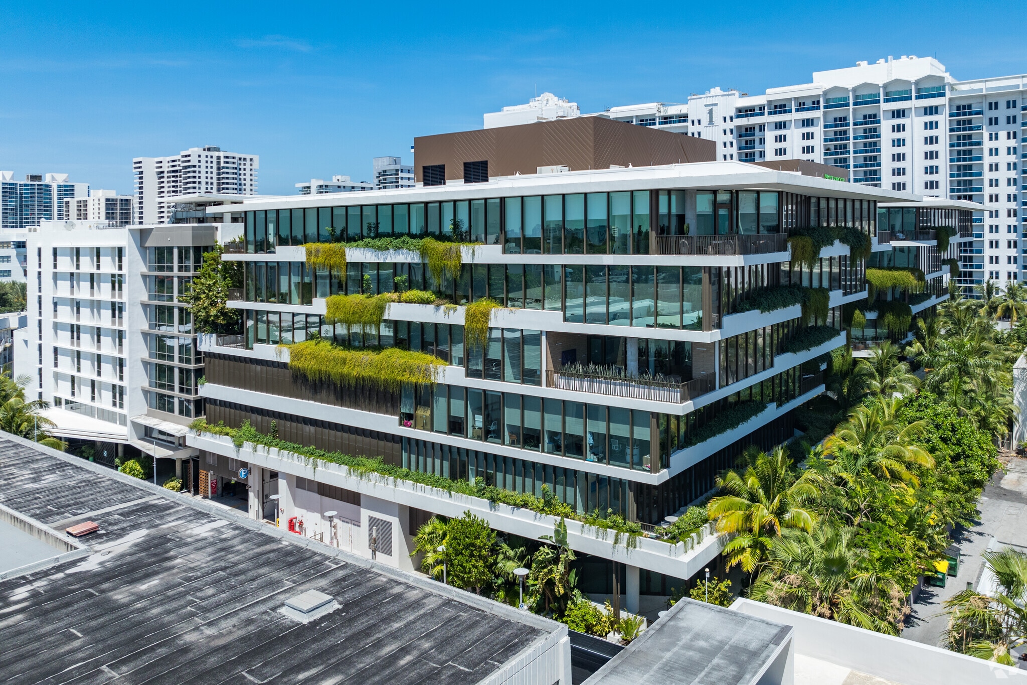 2340 Collins Ave, Miami Beach, FL à louer Photo principale- Image 1 de 5