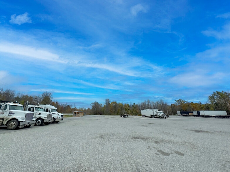 162 Hinckley Rd, Clinton, ME à vendre - Photo du bâtiment - Image 2 de 12