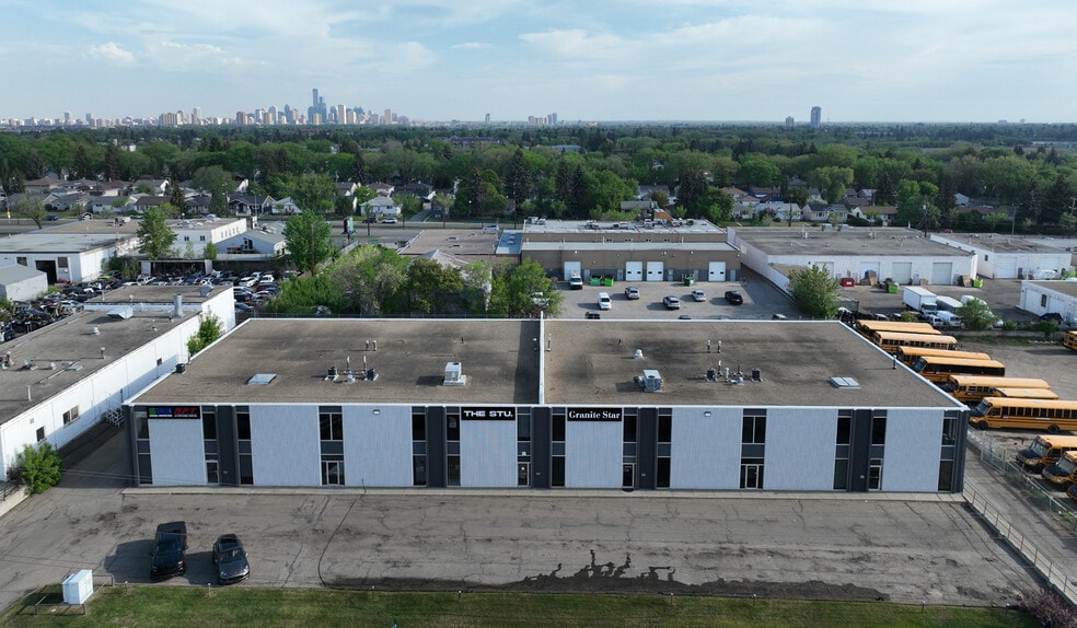 9408-9410 62nd Ave NW, Edmonton, AB à louer - Photo du bâtiment - Image 1 de 1