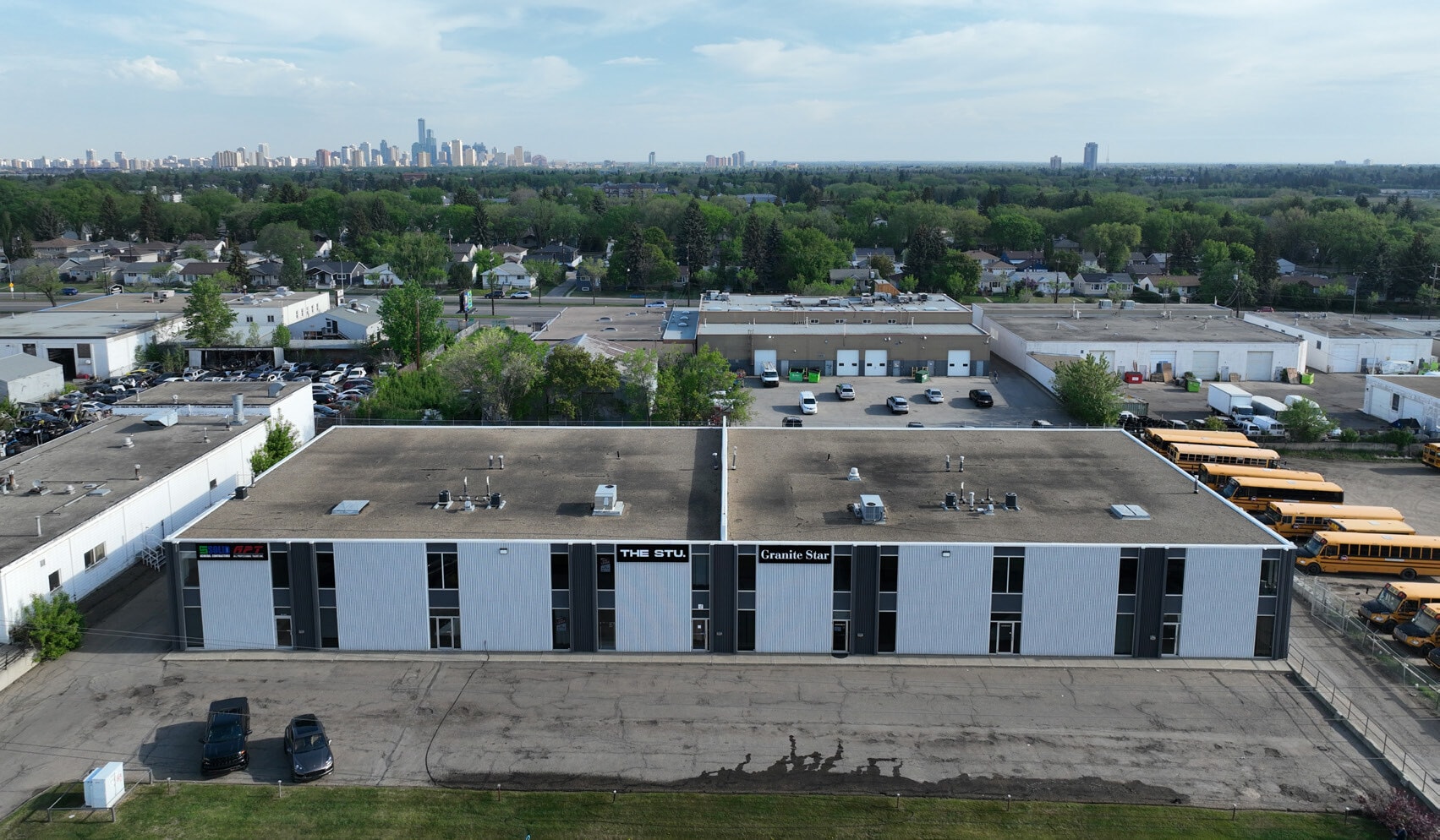 9408-9410 62nd Ave NW, Edmonton, AB à louer Photo du bâtiment- Image 1 de 2