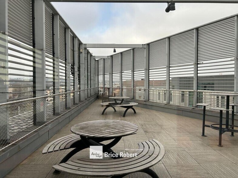 Bureau dans Lyon à louer - Photo du bâtiment - Image 2 de 6
