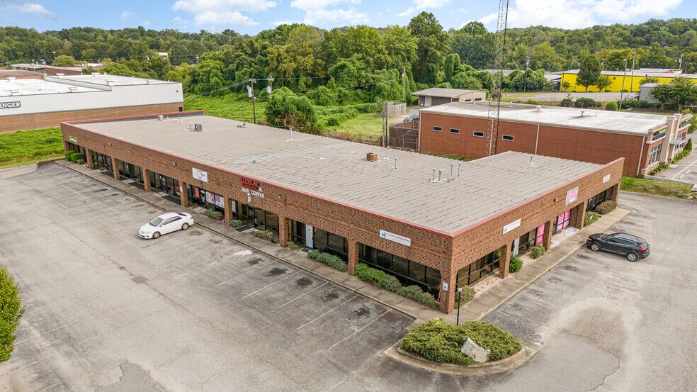 2641 Randleman Rd, Greensboro, NC à louer - Photo du bâtiment - Image 2 de 3