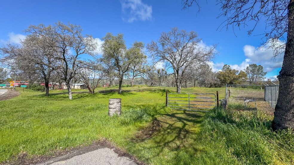 29645 Auberry Rd, Prather, CA à vendre - Photo du bâtiment - Image 2 de 9