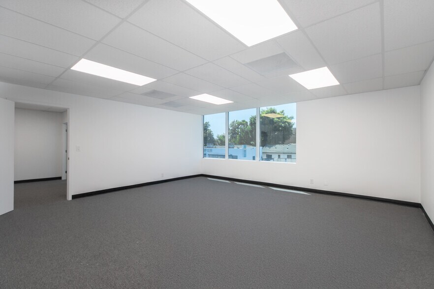 1021 E Walnut St, Pasadena, CA à louer - Photo du bâtiment - Image 2 de 32
