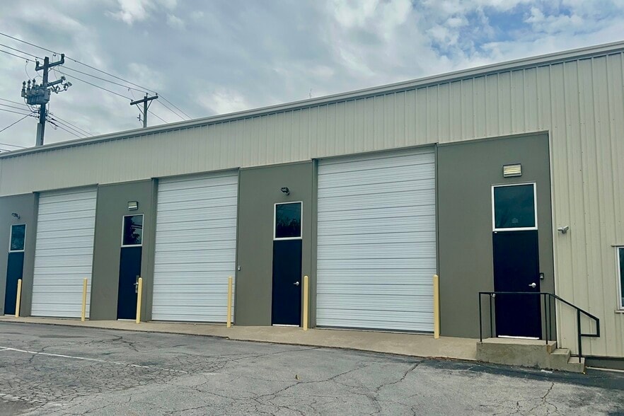 2412 Palumbo Dr, Lexington, KY for lease - Building Photo - Image 1 of 7