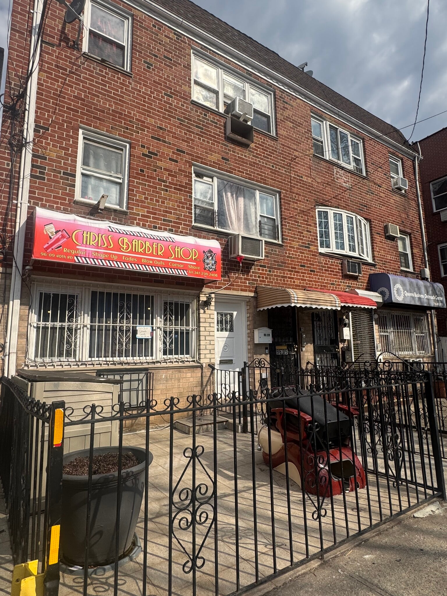 9609 40th Rd, Corona, NY for lease Primary Photo- Image 1 of 9