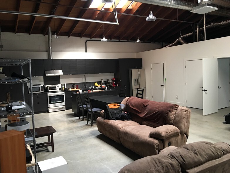 3605 E 8th St, Los Angeles, CA à louer - Photo intérieure - Image 3 de 60