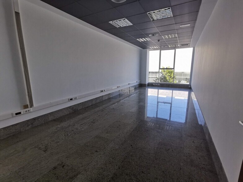 Bureau dans Elche, Alicante à louer - Photo du bâtiment - Image 1 de 22