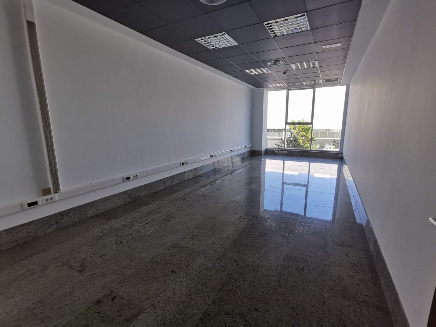 Bureau dans Elche, Alicante à louer Photo du bâtiment- Image 1 de 23