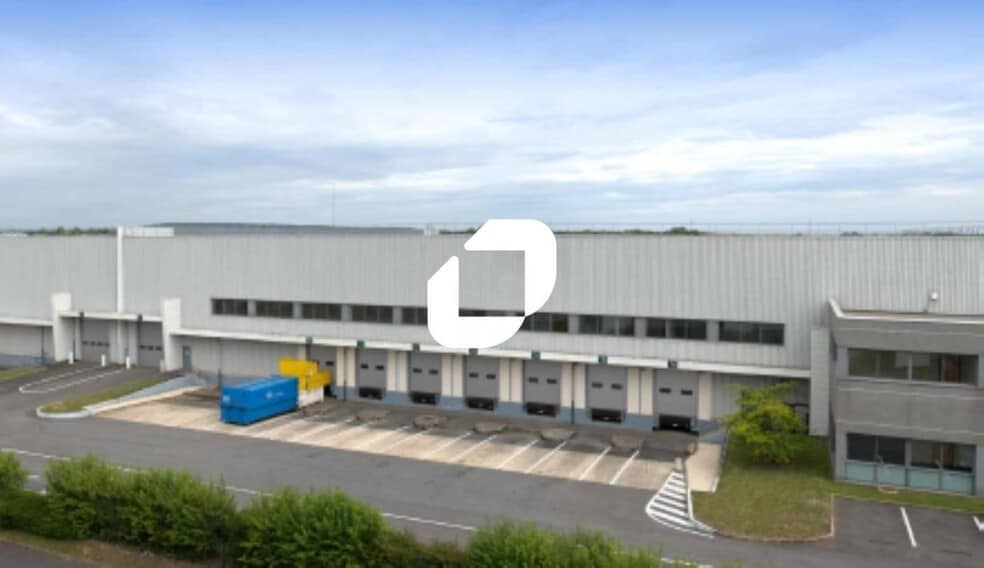 Industrial in Compans for lease - Building Photo - Image 2 of 4