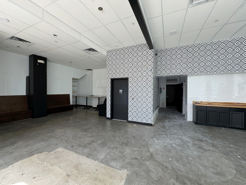 1111 Wilshire Blvd, Los Angeles, CA for lease - Interior Photo - Image 2 of 32