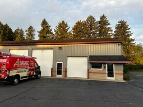 10694-10702 Chicago Dr, Zeeland, MI à louer Photo intérieure- Image 1 de 11