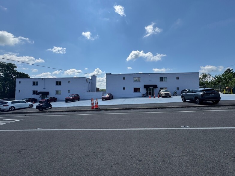 59 Apartments/4 Commercial Penn Hills portefeuille de 2 propriétés à vendre sur LoopNet.ca - Photo du bâtiment - Image 3 de 11