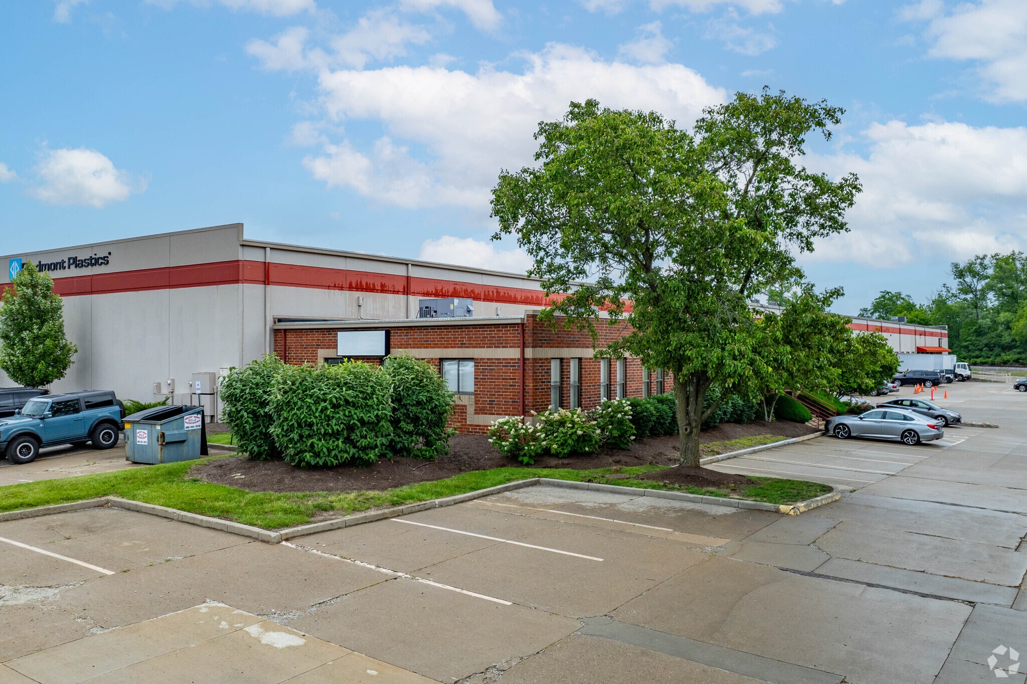 10880-10898 Kenwood Rd, Blue Ash, OH for lease Primary Photo- Image 1 of 5