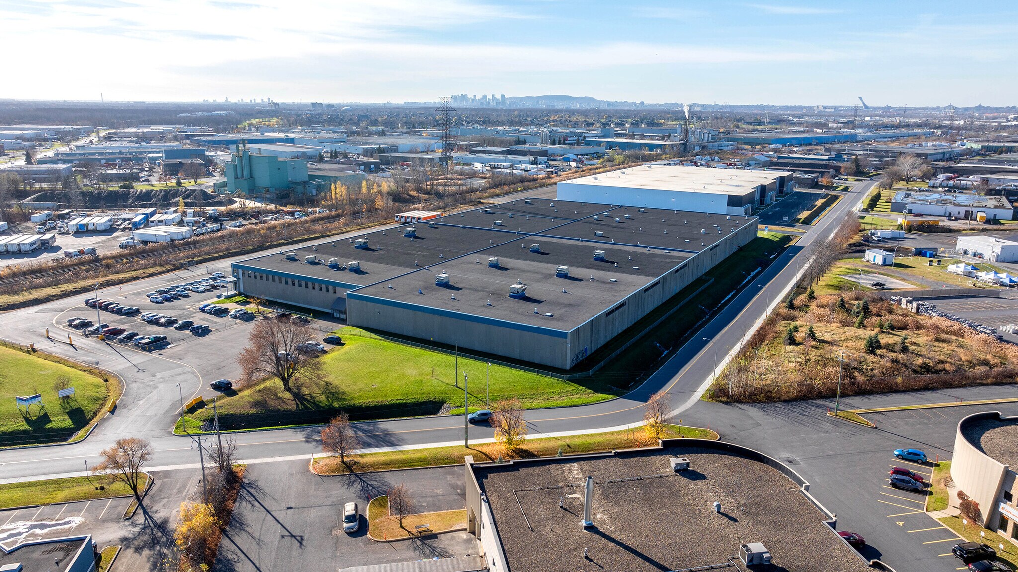 1375 Rue Newton, Boucherville, QC for sale Building Photo- Image 1 of 13