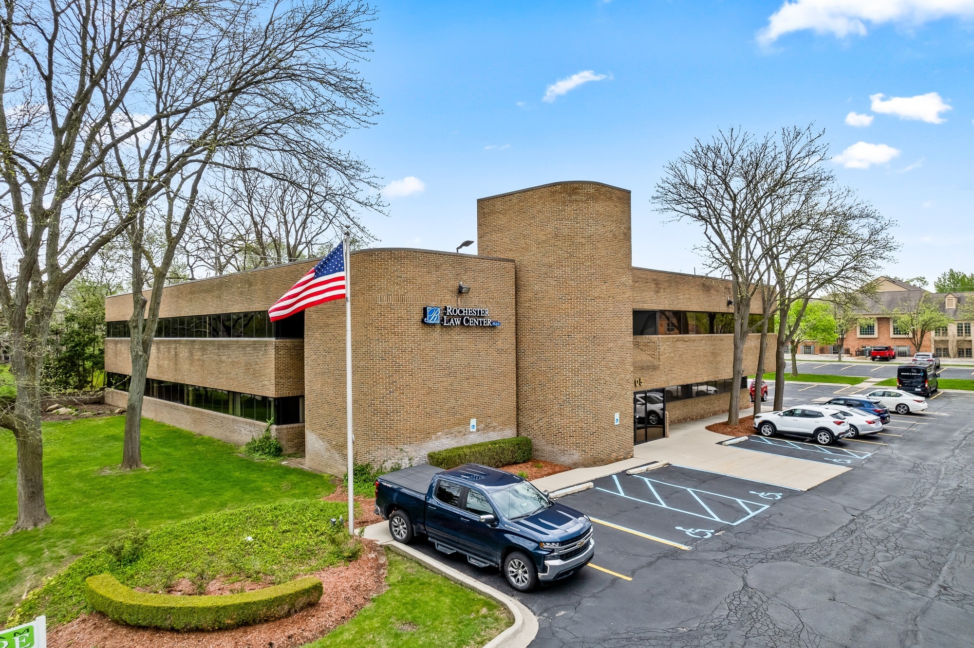 805 Oakwood Dr, Rochester, MI for lease Primary Photo- Image 1 of 30
