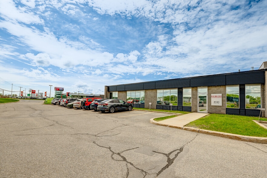 4141-4149 Autoroute 440, Laval, QC à louer - Photo du bâtiment - Image 3 de 6