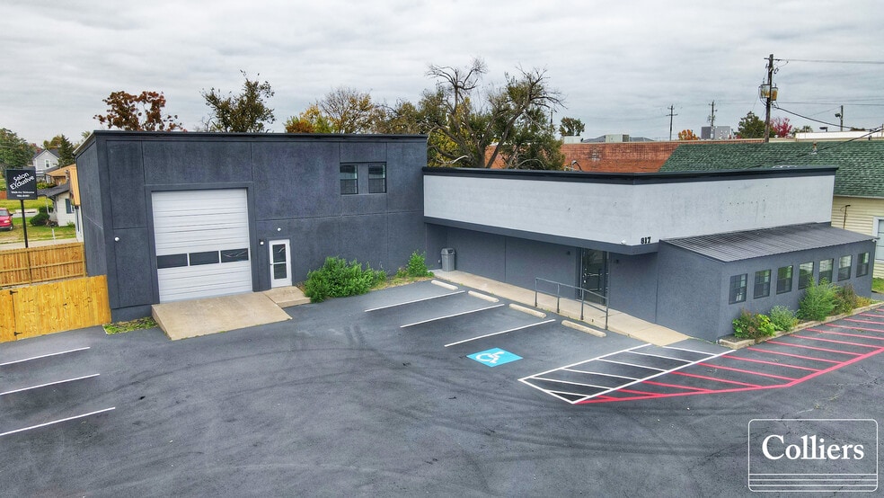 817 W Walnut St, Rogers, AR à louer - Photo du bâtiment - Image 1 de 11