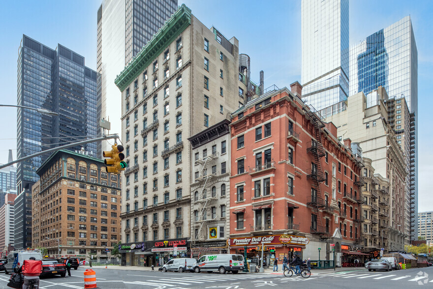 850 Seventh Ave, New York, NY à louer - Photo du bâtiment - Image 1 de 4