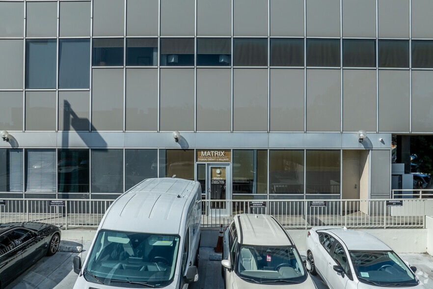 2730 Wilshire Blvd, Santa Monica, CA à louer - Photo du bâtiment - Image 2 de 5