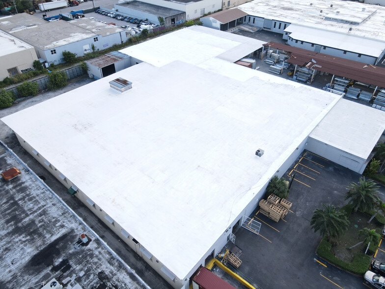 6865 NW 36th Ave, Miami, FL for lease - Building Photo - Image 1 of 11