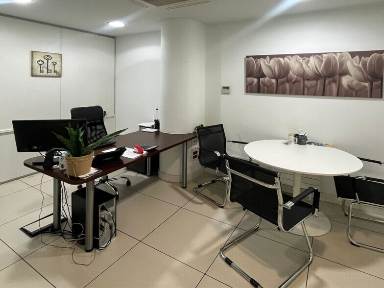 Bureau dans Sabadell, Barcelona à louer - Photo du bâtiment - Image 2 de 4