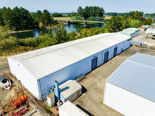 Plus de détails pour 810 S 2nd St, Harrisburg, OR - Industriel à louer