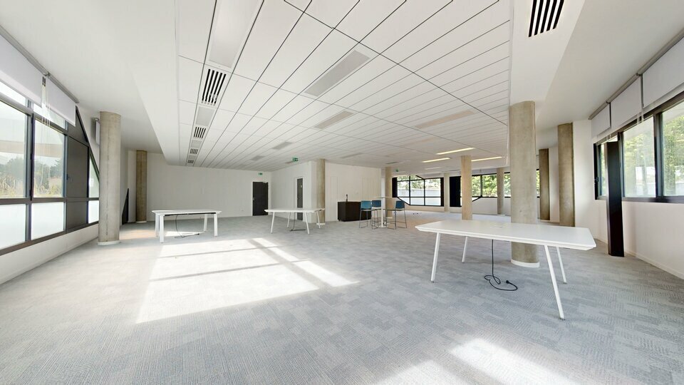 Office in Champagne-au-Mont-d'Or for lease - Building Photo - Image 3 of 10