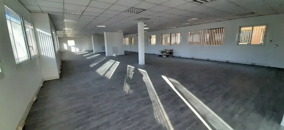 Bureau dans Vitrolles à louer - Photo du bâtiment - Image 3 de 19