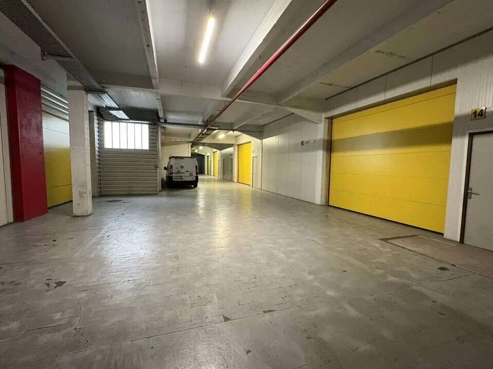 Flex in Lormont for lease Interior Photo- Image 1 of 7