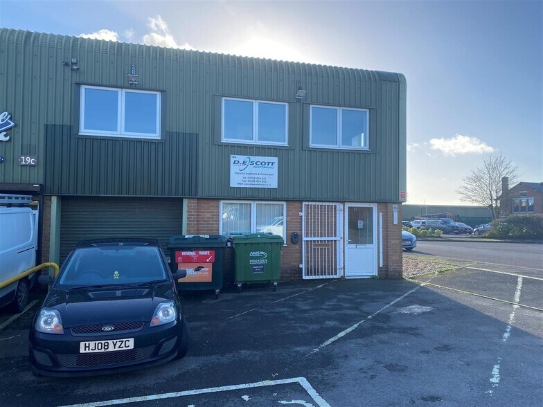 19A-19C Higher Shaftesbury Rd, Blandford Forum à vendre - Photo du bâtiment - Image 3 de 3