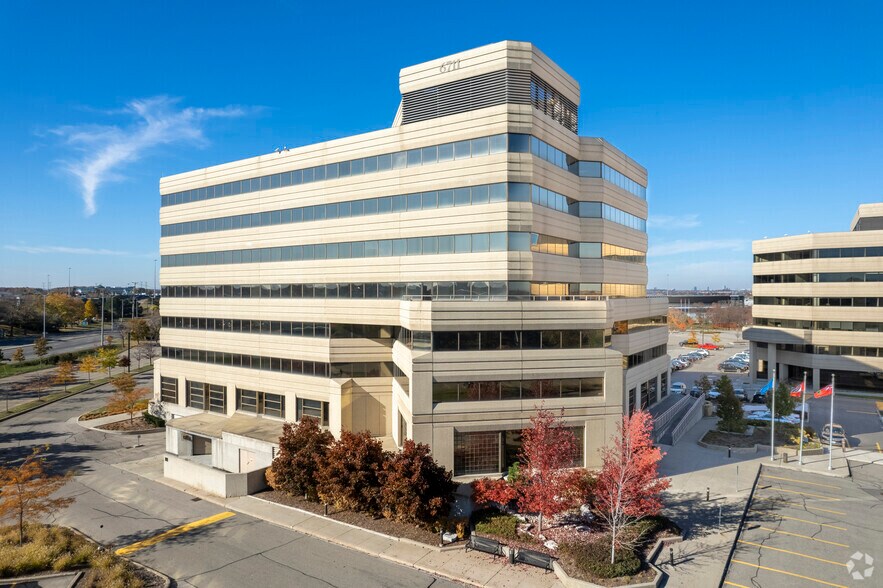 6711 Mississauga Rd, Mississauga, ON à louer - Photo du bâtiment - Image 1 de 11