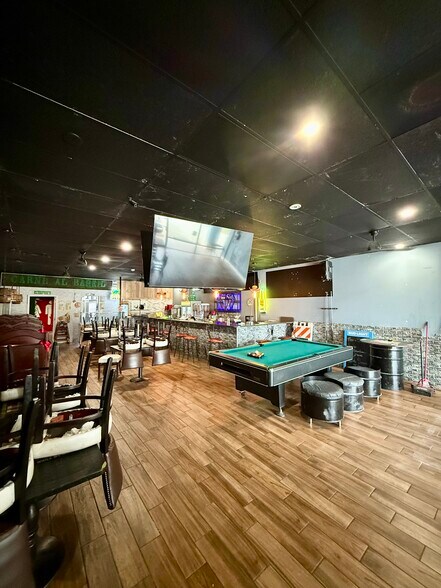 1155 N Washington Blvd, Sarasota, FL à louer - Photo du bâtiment - Image 3 de 18